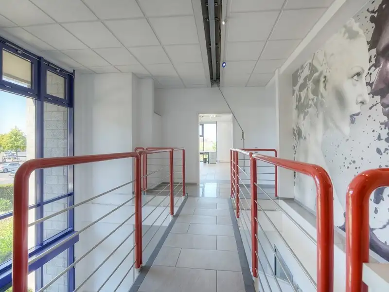 Modern Office Building with Renovated Spaces Near Centro Oberhausen, Includes Garden and Parking
