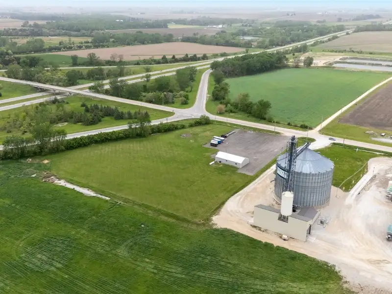 Commercial Building on Highway 20 Near Jesup, Ia with 4 Acres of Potential