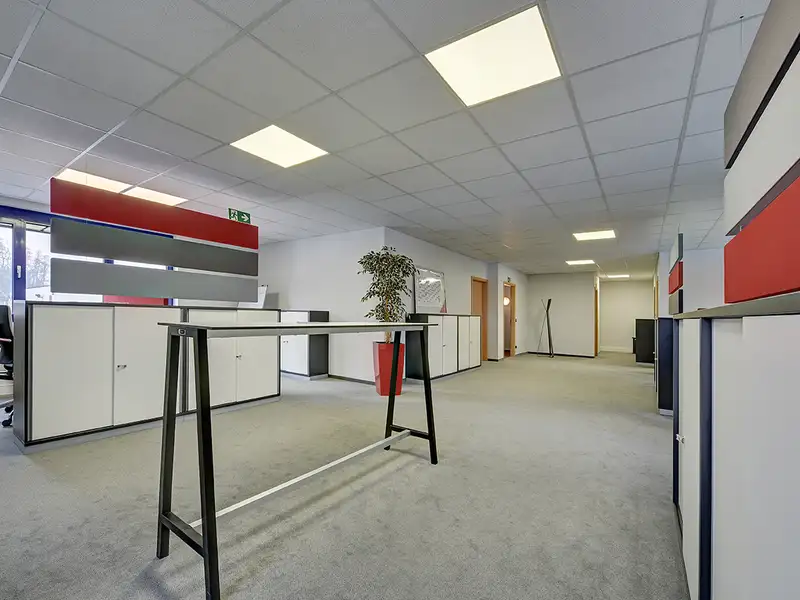 Modern Office Building with Renovated Spaces Near Centro Oberhausen, Includes Garden and Parking