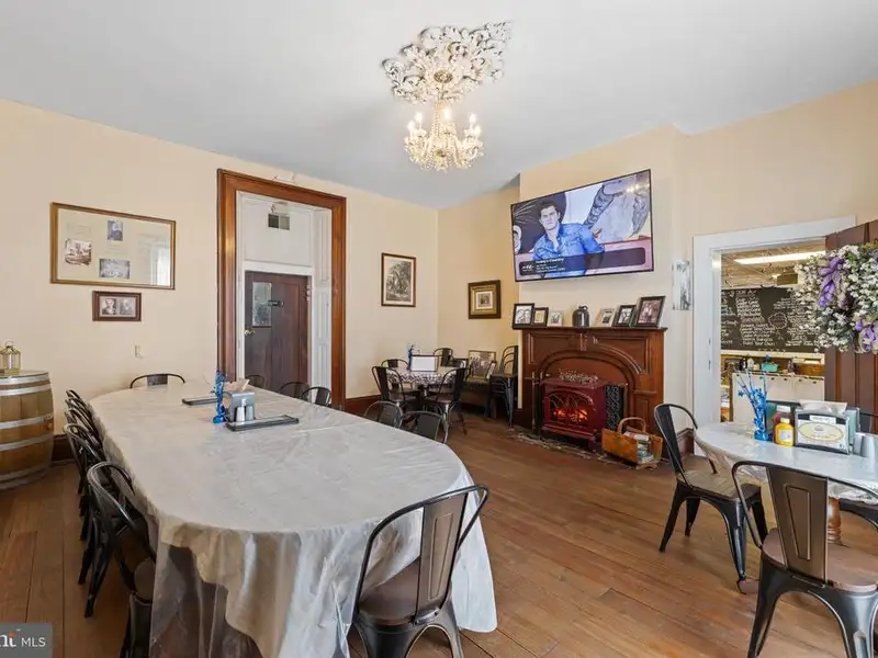 Historic Mcmechan Inn: 13-bedroom Home and Commercial Space in Moorefield, Wv