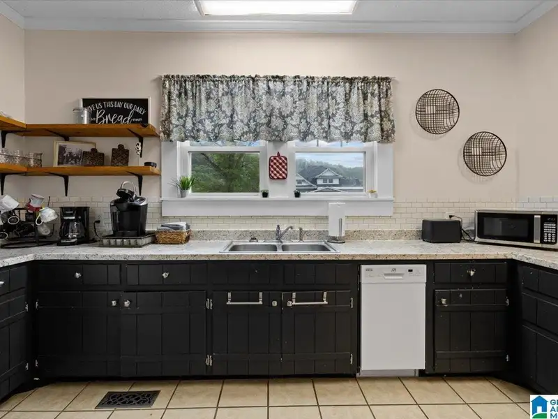Renovated B-3 Zoned Home in High Traffic Area, Ideal for Air B&b or Event Rentals