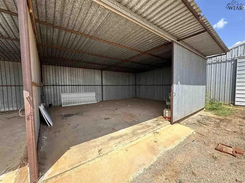 Commercial Property on 5.988 Acres with Warehouse and Storage Facilities