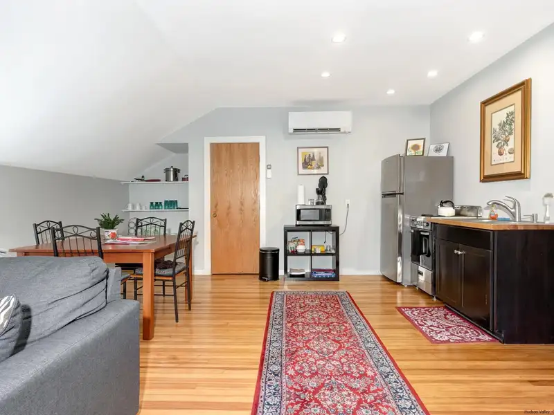 Renovated Pub and Hotel in Prime Woodstock Location with Restaurant and Apartments