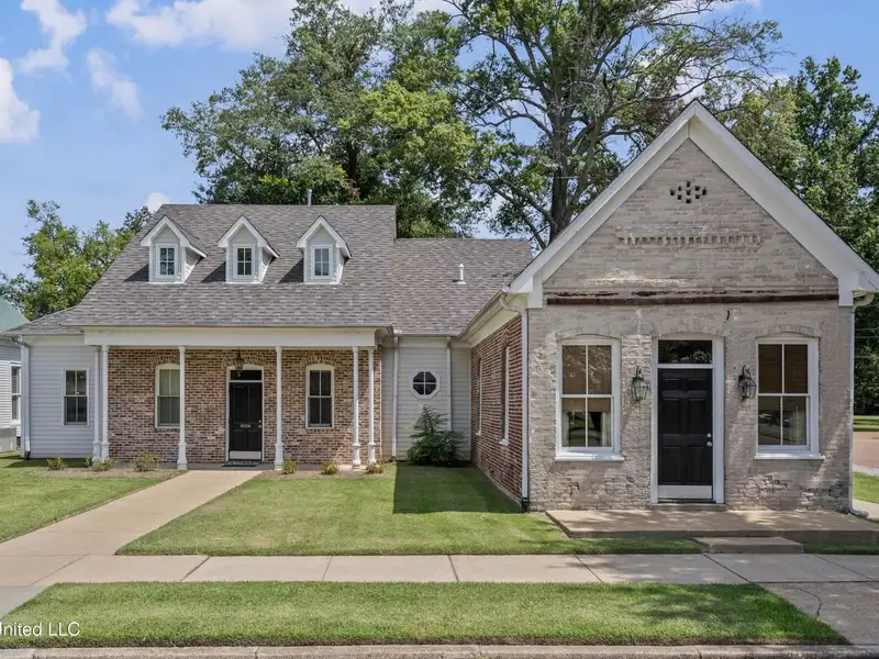 Versatile Office Space with Conference Room and Kitchen in Downtown Tunica