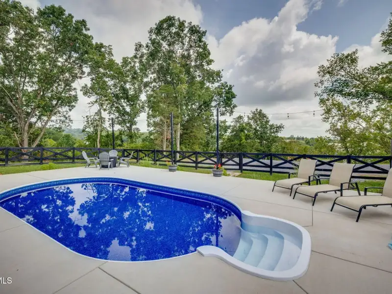 Custom Barndominium on 3 Acres with Pool and Income-generating Garage in Tennessee