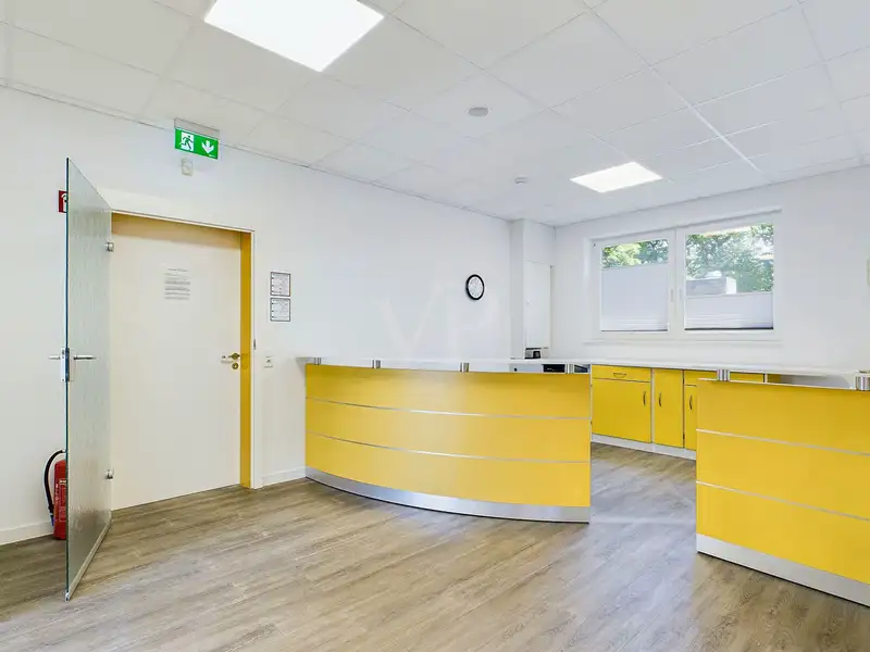 Spacious Medical Practice Space with Private Area in Convenient Location, 253 Sqm