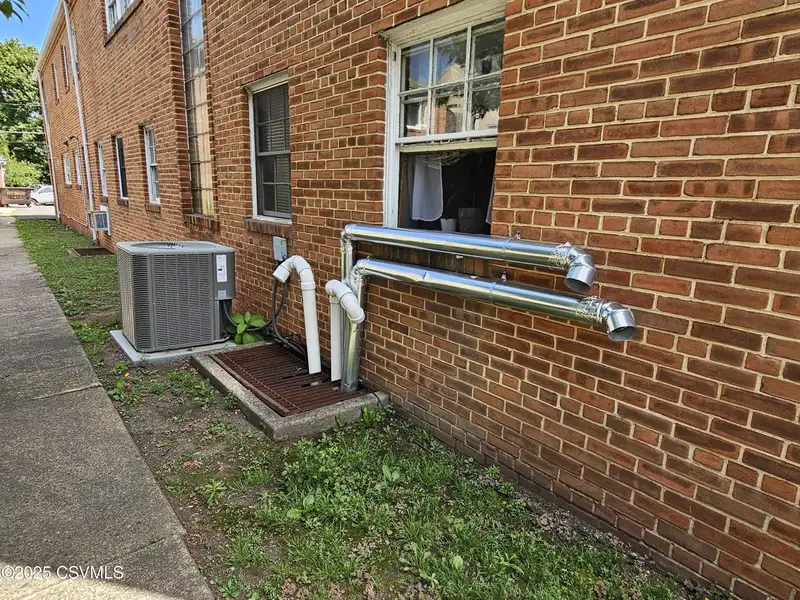 14-unit Residential Building with Shared Facilities and On-site Laundry