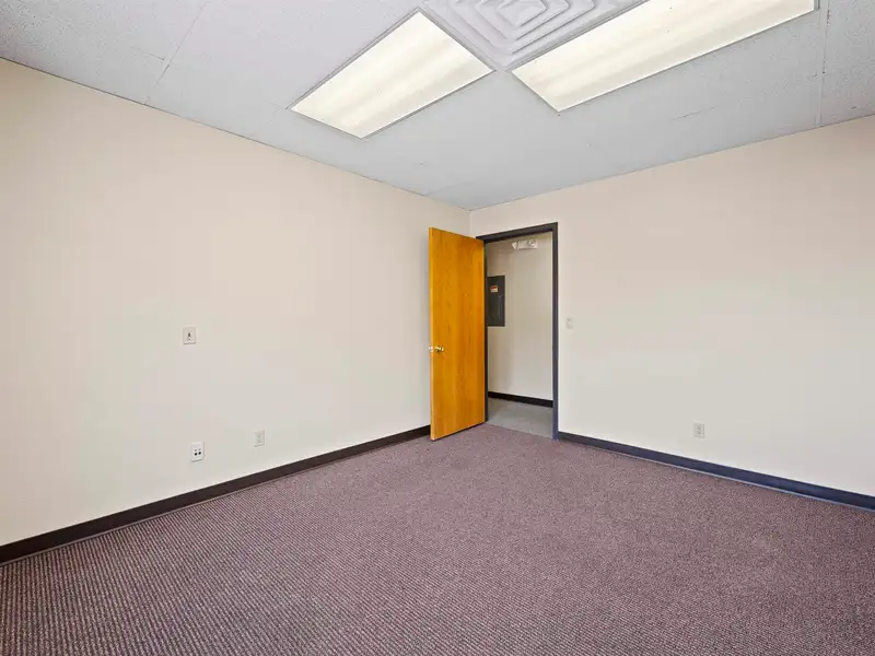 Two-story Commercial Investment Property in Downtown Parachute with 6%+ Cap Rate