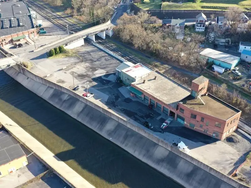 Industrial Building with 6 Bay Truck Repair Facility on 1.47 Acres Near Downtown