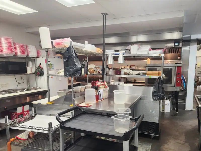 Turn-key Restaurant/deli for Sale in Prime Knoxville Business District