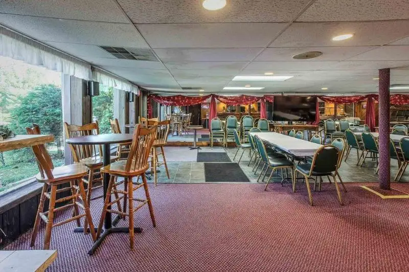 Turnkey Restaurant with Scenic Lake Views in Northwoods Location