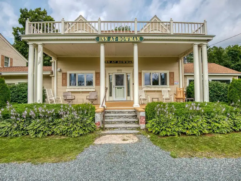 Fully Renovated Inn with 13 Guest Rooms on 5.52 Acres in White Mountains, Nh