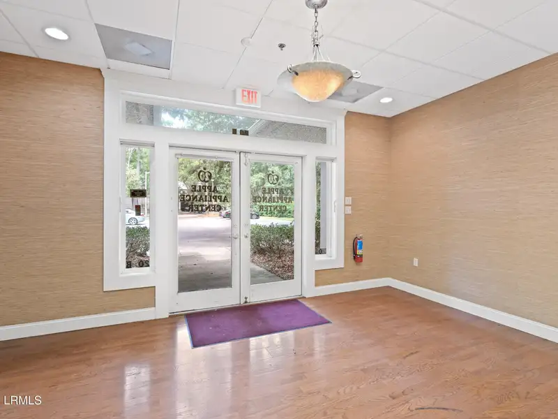 Multi-use Building with Long-term Tenant and Warehouse/office Space in Prime Location
