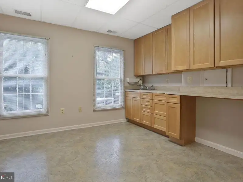 First-floor Commercial Office Suite in Desirable Ellicott City Location