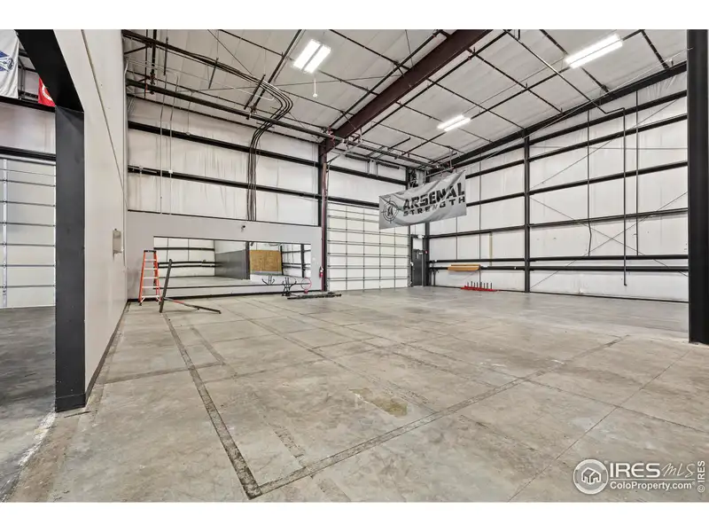 Versatile Office/warehouse in Highland Industrial Park, Windsor - Ideal for Various Business Uses