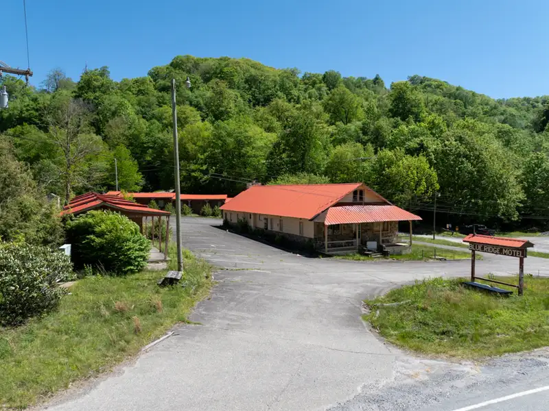 Investment Opportunity: 15-unit Motel in Blue Ridge Mountains Near Gatlinburg and Pigeon Forge