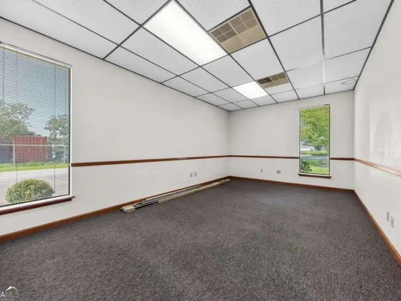 9,000 Sqft Industrial Building on 1.03 Acres in St. Marys, Ga