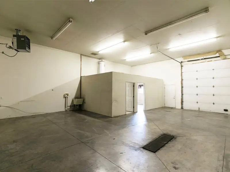 Large 30'x40' Shop with Office and Storage Near N Reserve and Interstate 90