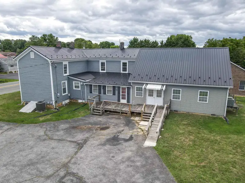 Versatile 6,724 Sqft Residential-commercial Property in Prime Location with Multiple Income Potential