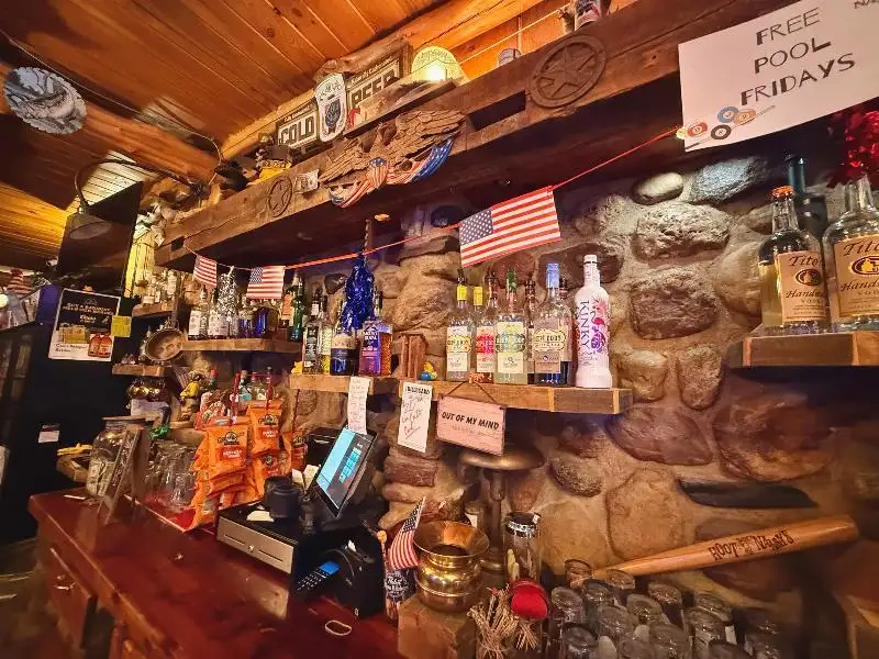 Turnkey Lodge-style Investment Opportunity in Berlin with Unique Interior and Bar