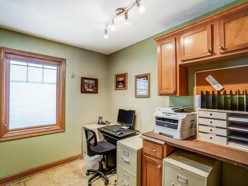 Standalone Commercial Building with Office Suite in Prime Hilliard Location