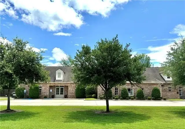 Class a Office Building for Sale or Lease in Prime Highway Commercial Location