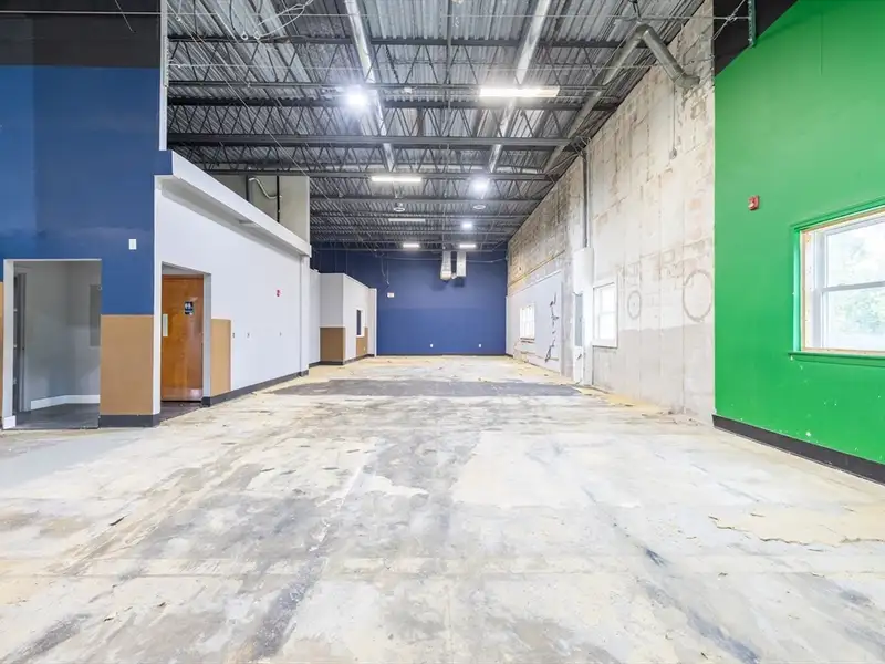 Industrial Building for Lease in North Reading with Office and Warehouse Flexibility