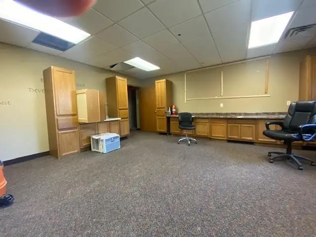 Commercial Office Space with High Traffic Exposure in Prime Location