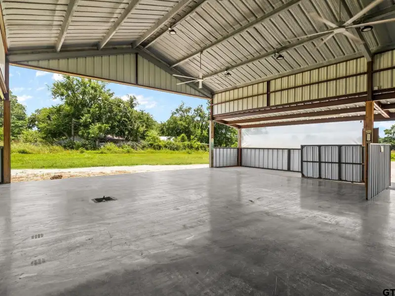 Commercial Property with 2400 Sq Ft Building on 1.168 Acres in Winnsboro, Tx