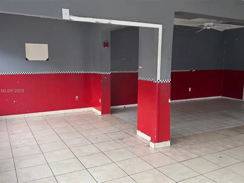 Versatile Commercial Space Available for Various Business Opportunities