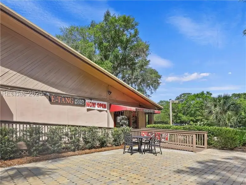 Mid-island Restaurant for Sale Near Palmetto Dunes with Outdoor Dining Area