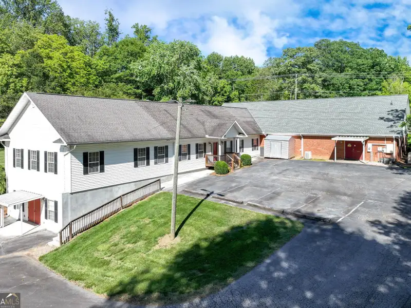 Versatile 7,900+ Sq Ft Medical Office Building in Prime Location Near Hospital