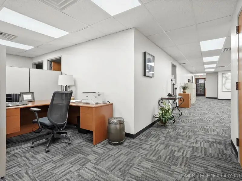 Commercial Office Building for Sale or Lease in Broken Arrow Business Corridor
