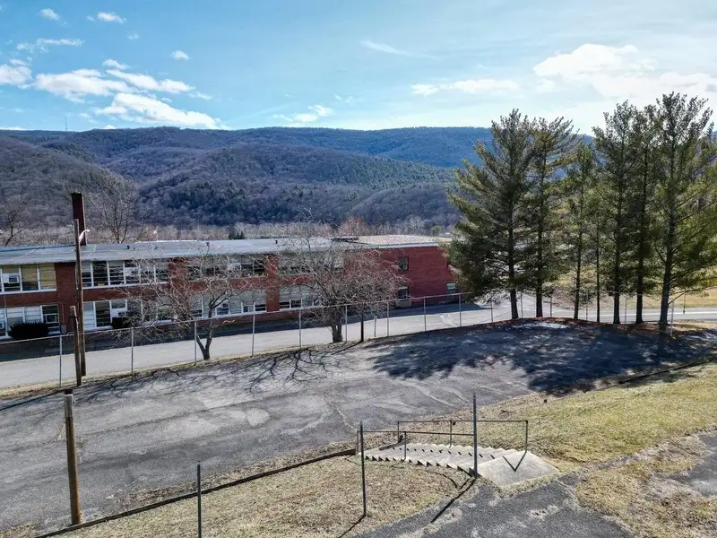 Expansive 44,962 Sf Property on 5 Acres in Historic Franklin - Versatile Development Opportunity