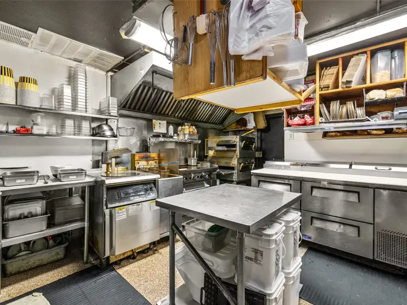 Historic Del's Bar & Grill: Profitable Lakeside Business in Somers, Mt with Liquor License