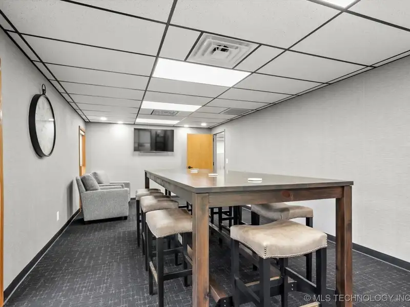 Commercial Office Building for Sale or Lease in Broken Arrow Business Corridor