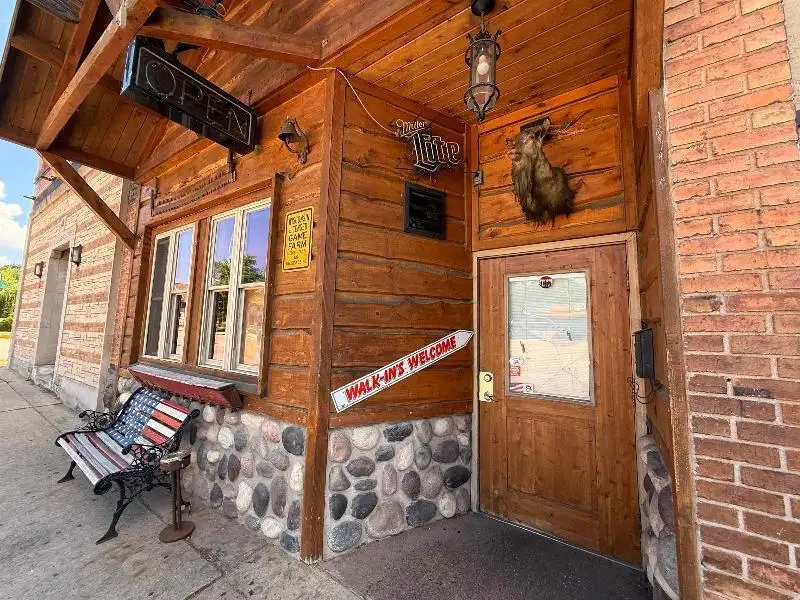 Turnkey Lodge-style Investment Opportunity in Berlin with Unique Interior and Bar