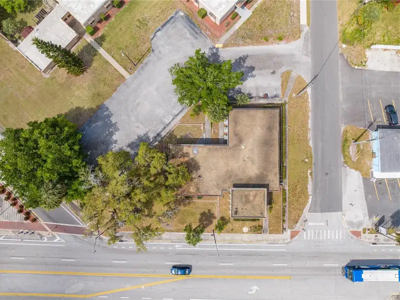 Versatile Office Building in Downtown Kissimmee with Multiple Entrances and Parking