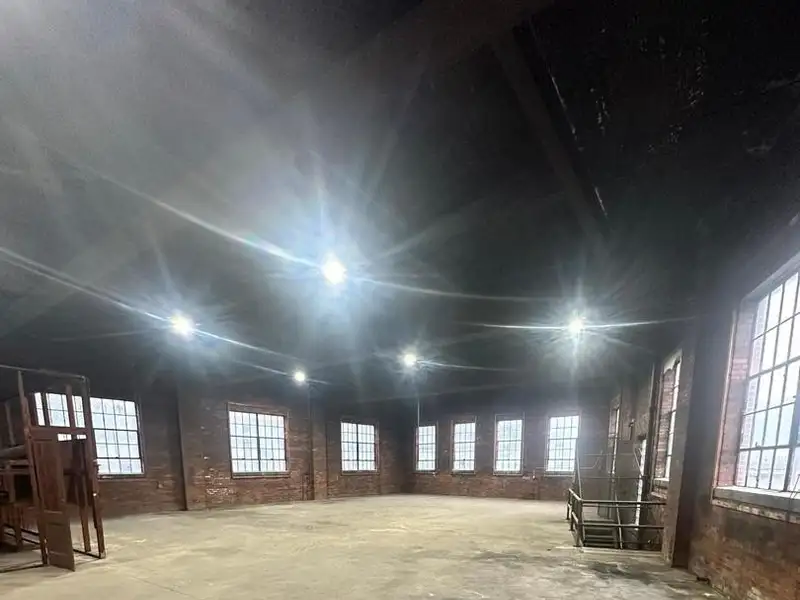 Industrial Building with 6 Bay Truck Repair Facility on 1.47 Acres Near Downtown