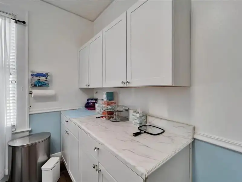 Office Suites in Hyde Park with Conference Rooms and Ample Parking