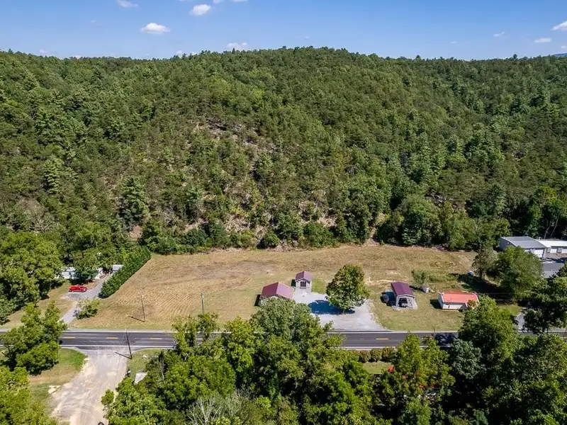 Versatile Commercial Property with Salon, Office Space, and Residential Potential Near Brandywine Lake