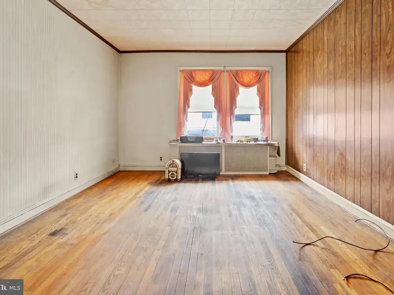 Mixed-use Property with Bar, Residential Space, and Garage in Folcroft Borough