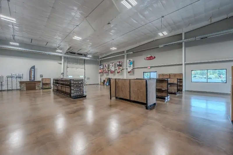 Prime Retail and Warehouse Buildings for Sale on Main St with High Traffic Counts