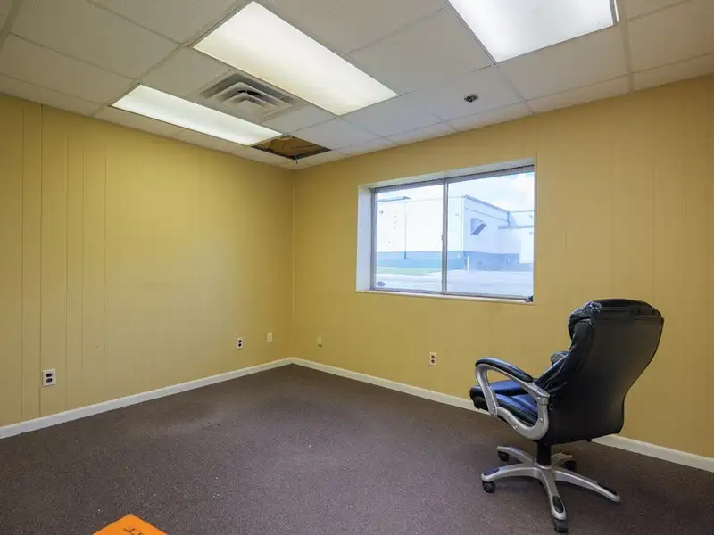 Versatile Commercial Property with Office, Showroom, and Warehouse in Lowndes County