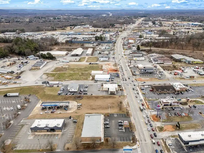 Commercial Building in High Traffic Area Near I-40 Exit 287, 3657 Sq Ft