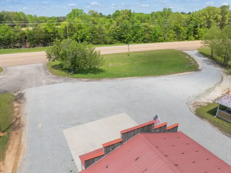Commercial Restaurant on 3.4 Acres in Parsons, Tn with Highway Frontage and Modern Amenities