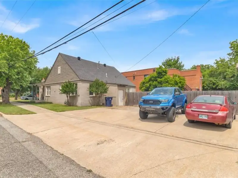 Renovated Investment Complex with 10 Units Near Plaza District, Oklahoma City