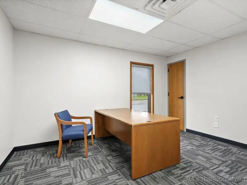 Commercial Office Building for Sale or Lease in Broken Arrow Business Corridor