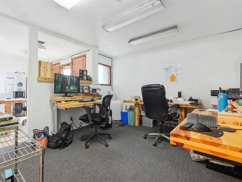 Industrial Office/warehouse Space in Bodo Park with On-site Parking and City Utilities