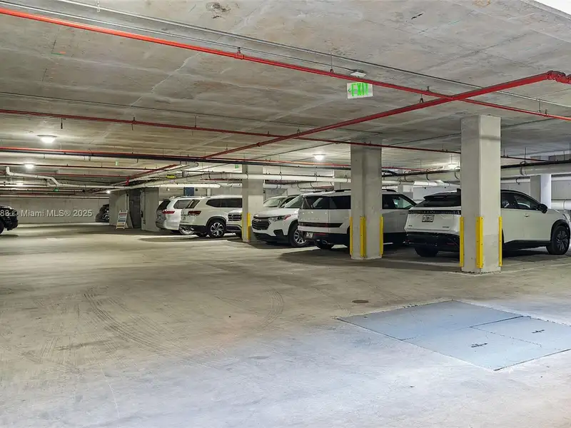 85sf Professional Office Space on 12th Floor Near I-95 and Brickell Area
